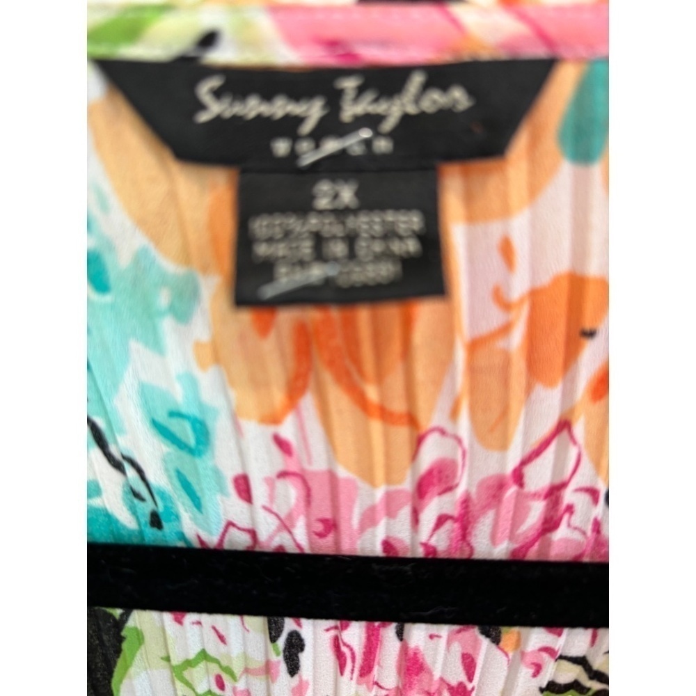 Sunny Taylor Plus Size Floral Pleated Short Sleeve Ruffle V-Neck Top Size 2X - Picture 5 of 5